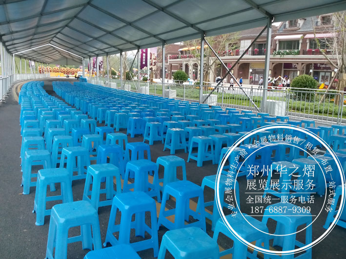 <b>郑州欧式篷房搭建蓝色方凳配套使用</b>